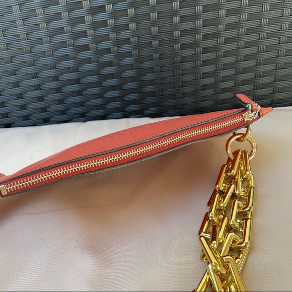 Gucci Zippy Pouch Wristlet w/Chunky Chain - Picture 11 of 13